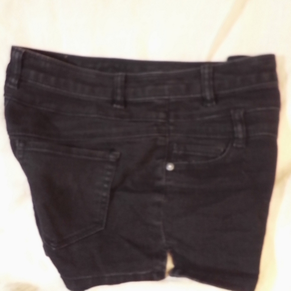 Blue Spice Black shorts 3 Button Stretch 2% Spandex size 3 - Picture 2 of 7